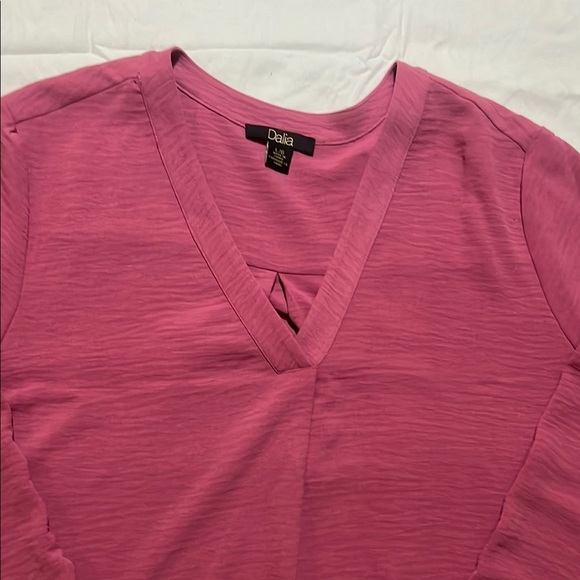 NWOT Dalia Pink Flowy Top sz L - Picture 2 of 5